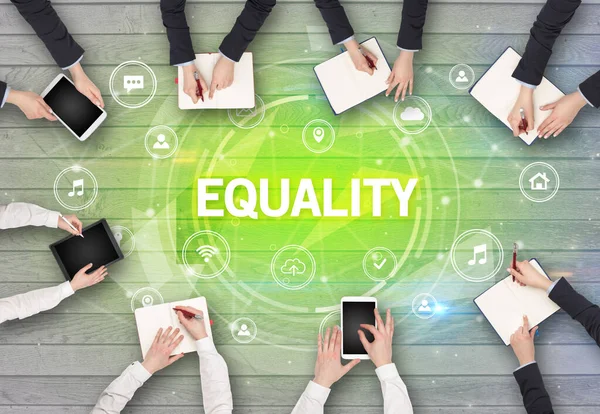 Gruppo Persone Che Hanno Incontro Con Equality Insciption Concetto Social — Foto Stock