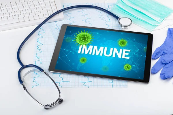 Detailní Pohled Tablet Nápisem Immune Mikrobiologický Koncept — Stock fotografie