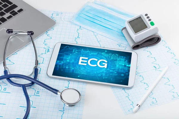 Close Weergave Van Een Tablet Met Ecg Afkorting Medisch Concept — Stockfoto