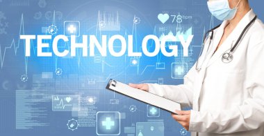 Genç doktor TECHNOLOGY yazıtları ve sağlık konseptiyle notlar yazıyor.