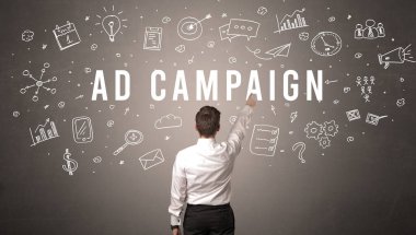 AD CAMPAIGN yazıtlı bir işadamının arka görüşü, modern iş kavramı