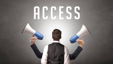 ACCESS yazıtları ve siber güvenlik kavramına sahip bir işadamının arka görünüşü