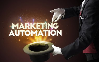 İllüzyonist, MARKETING AUTOMATION yazıtları ve yeni iş modeli konseptiyle sihirbazlık numarası gösteriyor.
