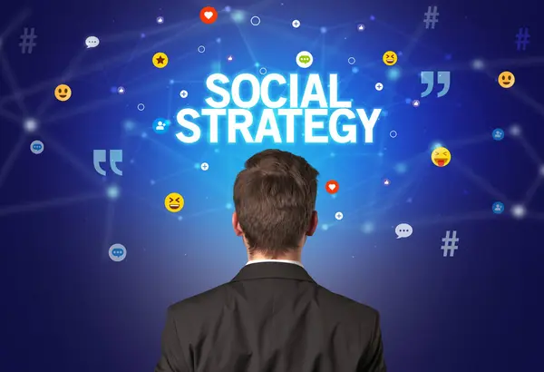 Zadní Pohled Podnikatele Sociálním Nápisem Strategie Koncept Sociálních Sítí — Stock fotografie