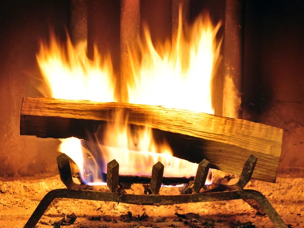 Praskajícího ohně — Stock fotografie
