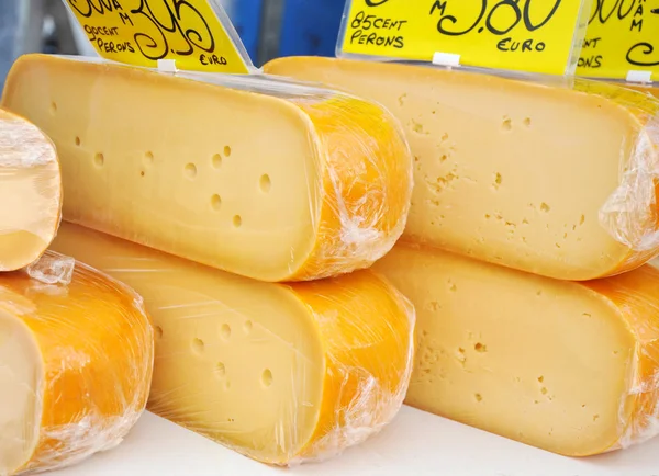 市場のチーズ — ストック写真