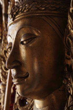 güzel Taylandlı açı altın el sanatı