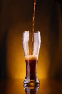 dark bira döküyor