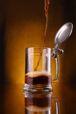 bira bardağı dökme