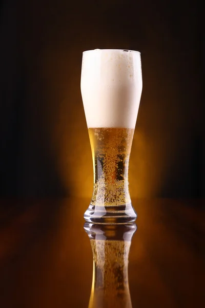 Egy pohár világos sört. — Stock Fotó