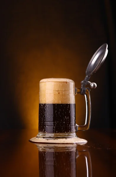 Mug of dark beer — Stock Photo, Image