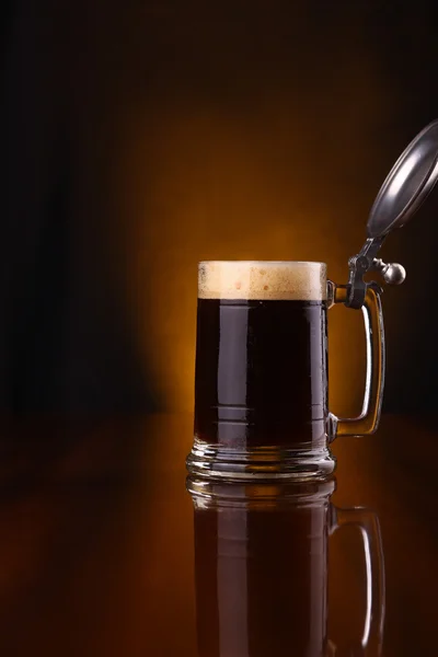 Mug of dark beer — Stock Photo, Image