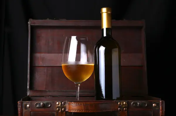 Bottiglia di vino bianco — Foto Stock