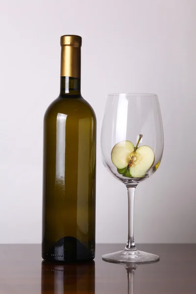 White wine and apple — Stock Photo, Image