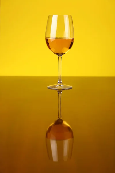 Glas vitt vin — Stockfoto