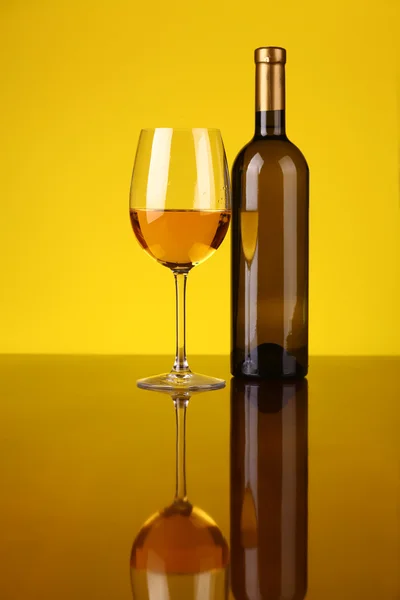 Glas vitt vin — Stockfoto