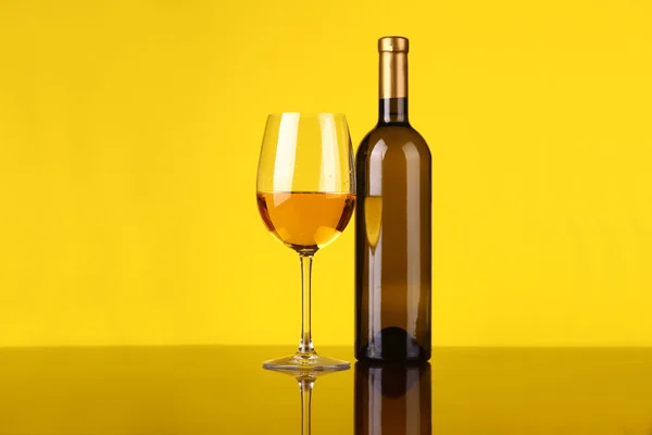 Glas Weißwein — Stockfoto