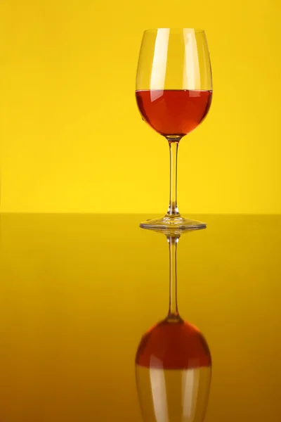 Sklenice růžového vína — Stock fotografie