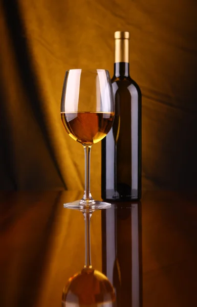 Glas vitt vin — Stockfoto