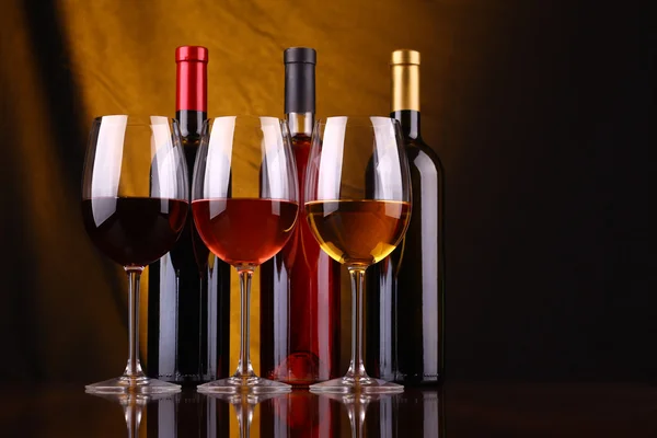 Wine glasses and bottles — Stock Photo, Image