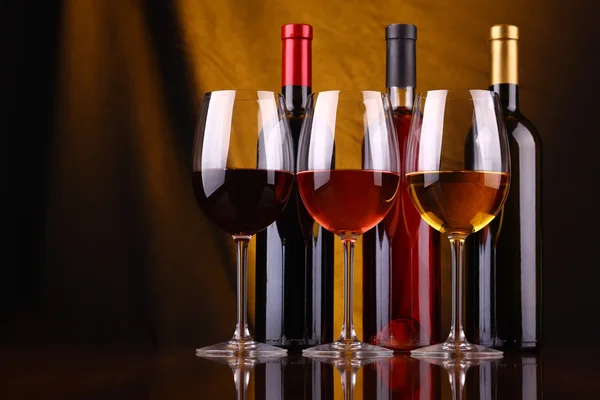 Wine glasses and bottles — Stock Photo, Image