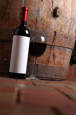 Kırmızı şarap mahzeni