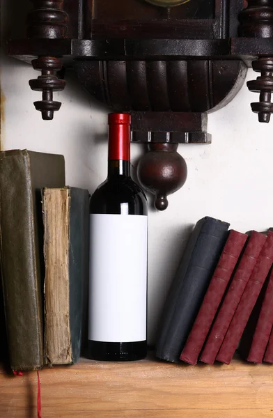 Rött vin och böcker — Stockfoto