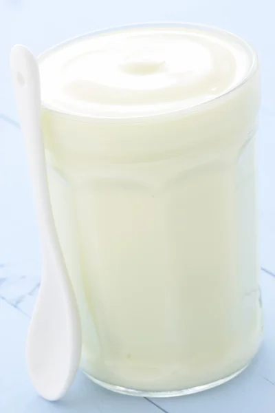 Läckra färsk yoghurt — Stockfoto