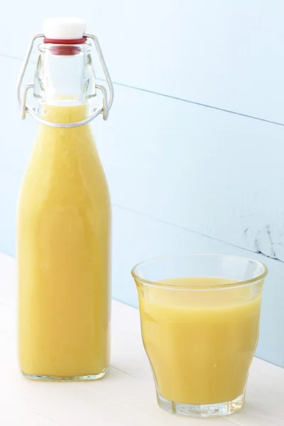 Jus d'orange frais pressé — Photo