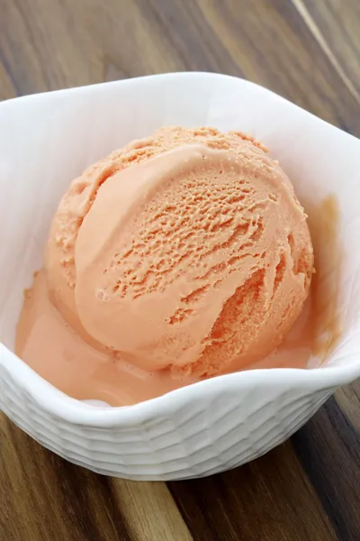 Delicious seasonal pumpkin ice cream — Stock Photo, Image