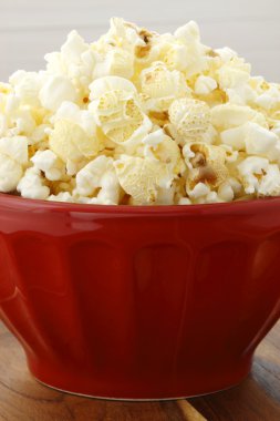 Taze lezzetli patlamış mısır.