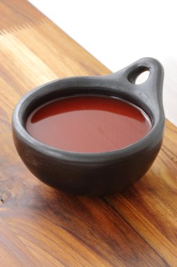 Kırmızı acı biber sosu