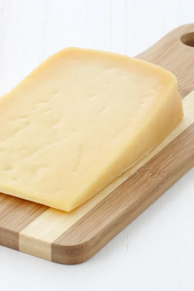 Gourmet aged cheddar cheese — Stock Photo, Image