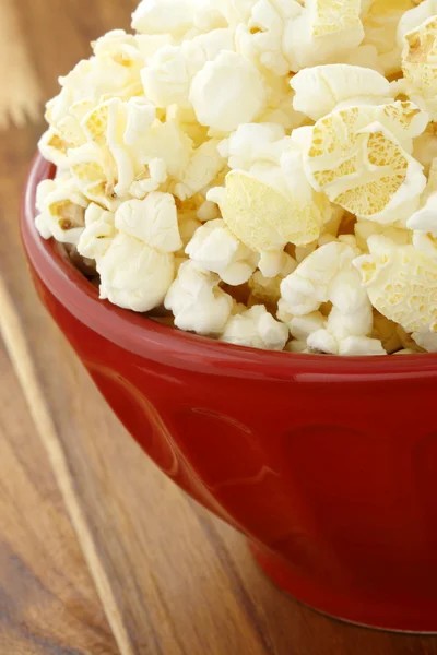 Fresh delicious popcorn — Stock Photo, Image