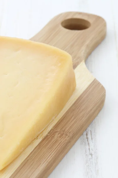 Гурман витриманий сир — стокове фото