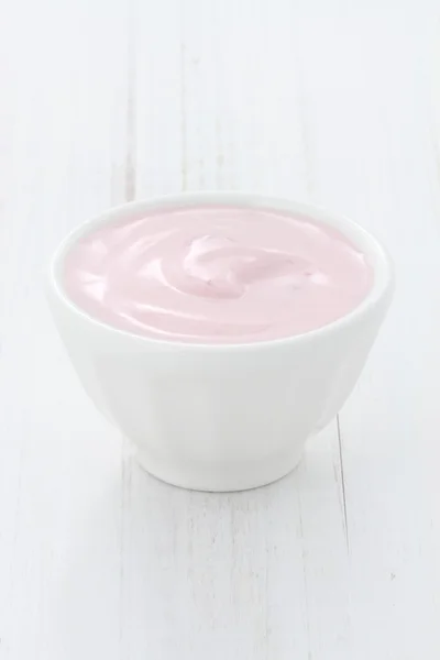 Yogurt alla fragola fresco — Foto Stock