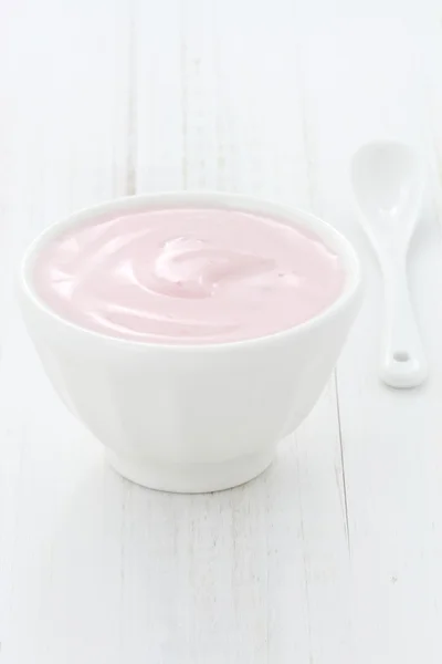 Yogurt alla fragola fresco — Foto Stock