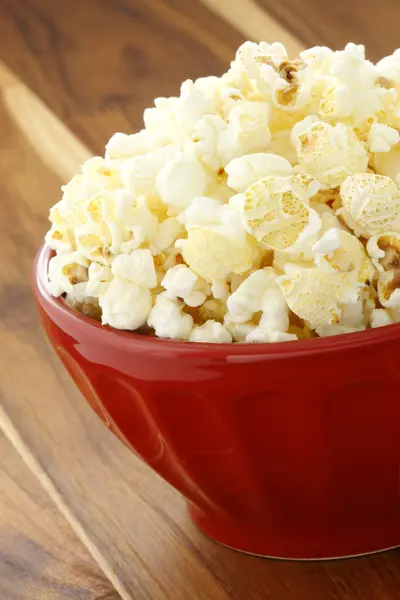 Fresh delicious popcorn — Stock Photo, Image