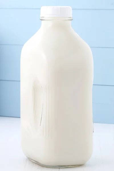 Botella de leche de medio galón —  Fotos de Stock