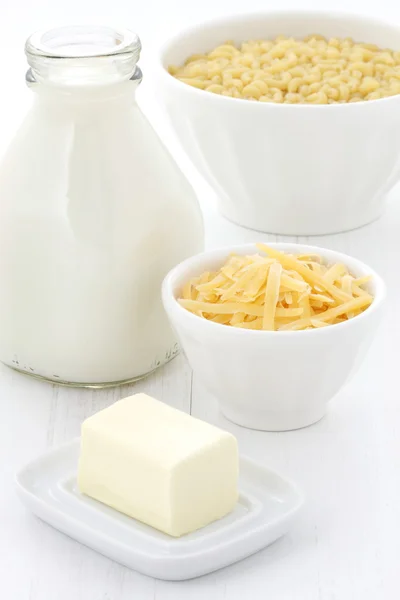 ince makarna ve peynir malzemeler