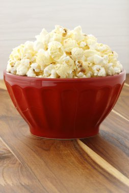 Taze lezzetli patlamış mısır.