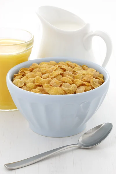 Смачний кукурудзяний пластівці сніданок — стокове фото