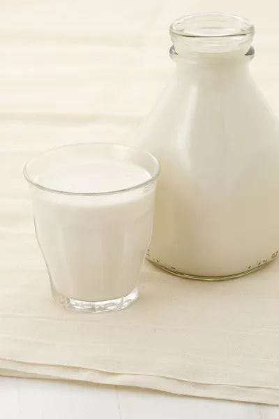 Вкусное соевое молоко — стоковое фото