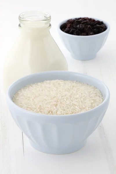 Ингредиенты для рисового пудинга — стоковое фото