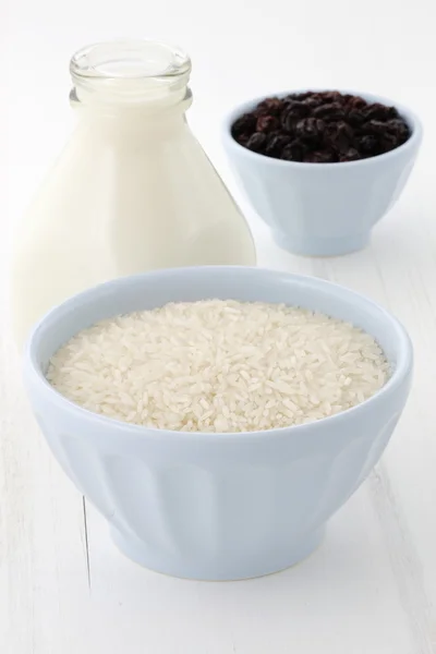 Ингредиенты для рисового пудинга — стоковое фото