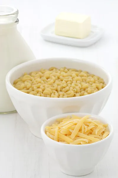 Gourmet macaroni and cheese ingredients. — Stock Photo, Image