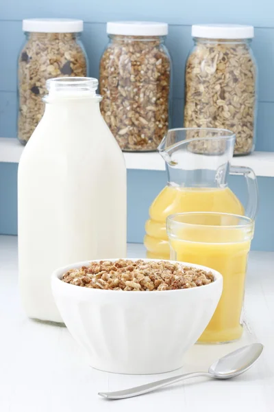 Delicioso desayuno saludable de cereales — Foto de Stock