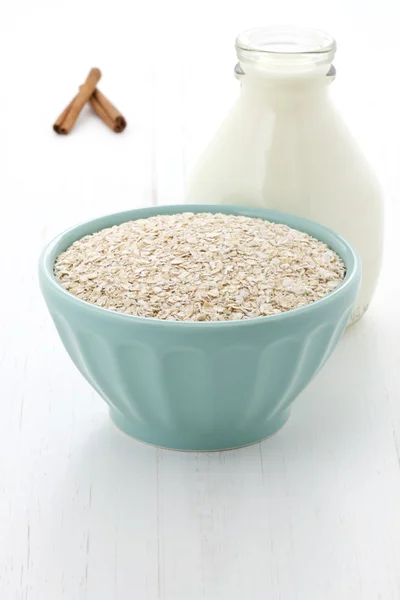 Healthy and delicious oatmeal ingredients — Stock Photo, Image