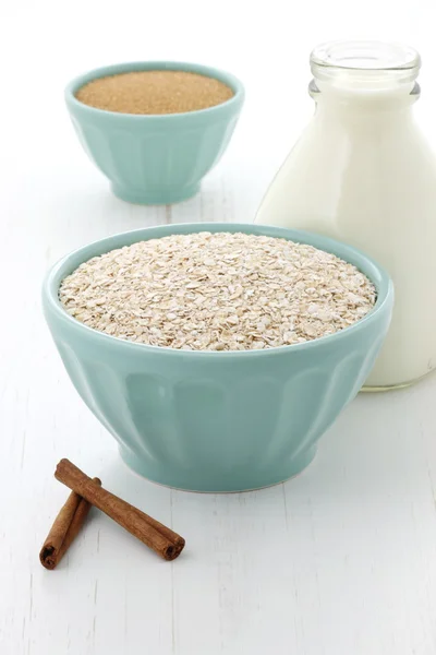 Healthy and delicious oatmeal ingredients — Stock Photo, Image