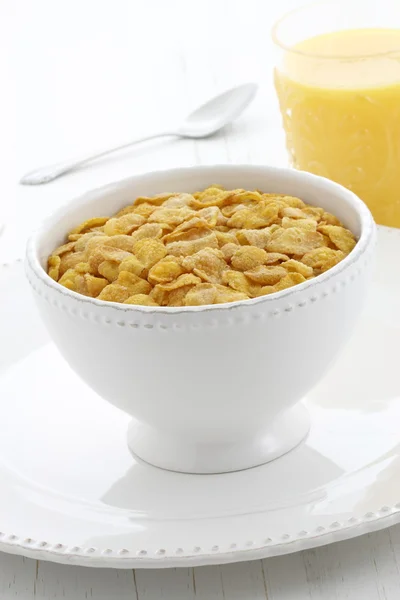 Healthy corn flakes breakfast — Stock Photo, Image